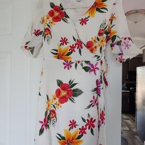 New Women's Sm Floral Wrap Dress